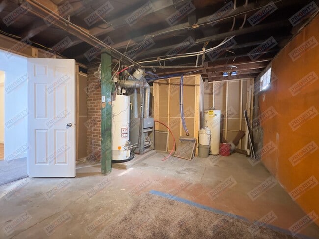 Building Photo - Adorable Single Family Home