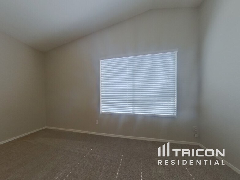 Building Photo - 9125 N 73rd Dr