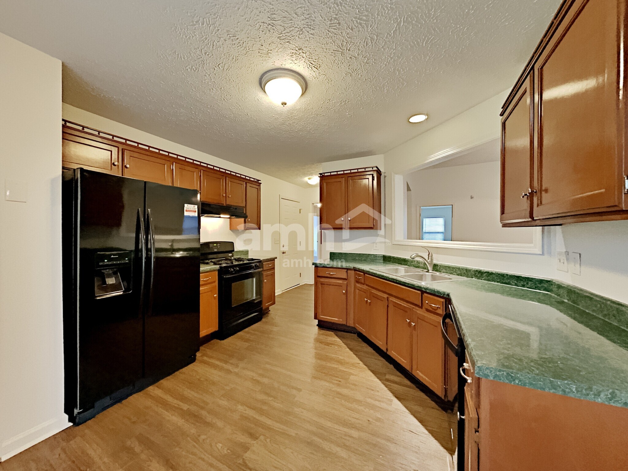 Building Photo - 113 Buttonwood Dr