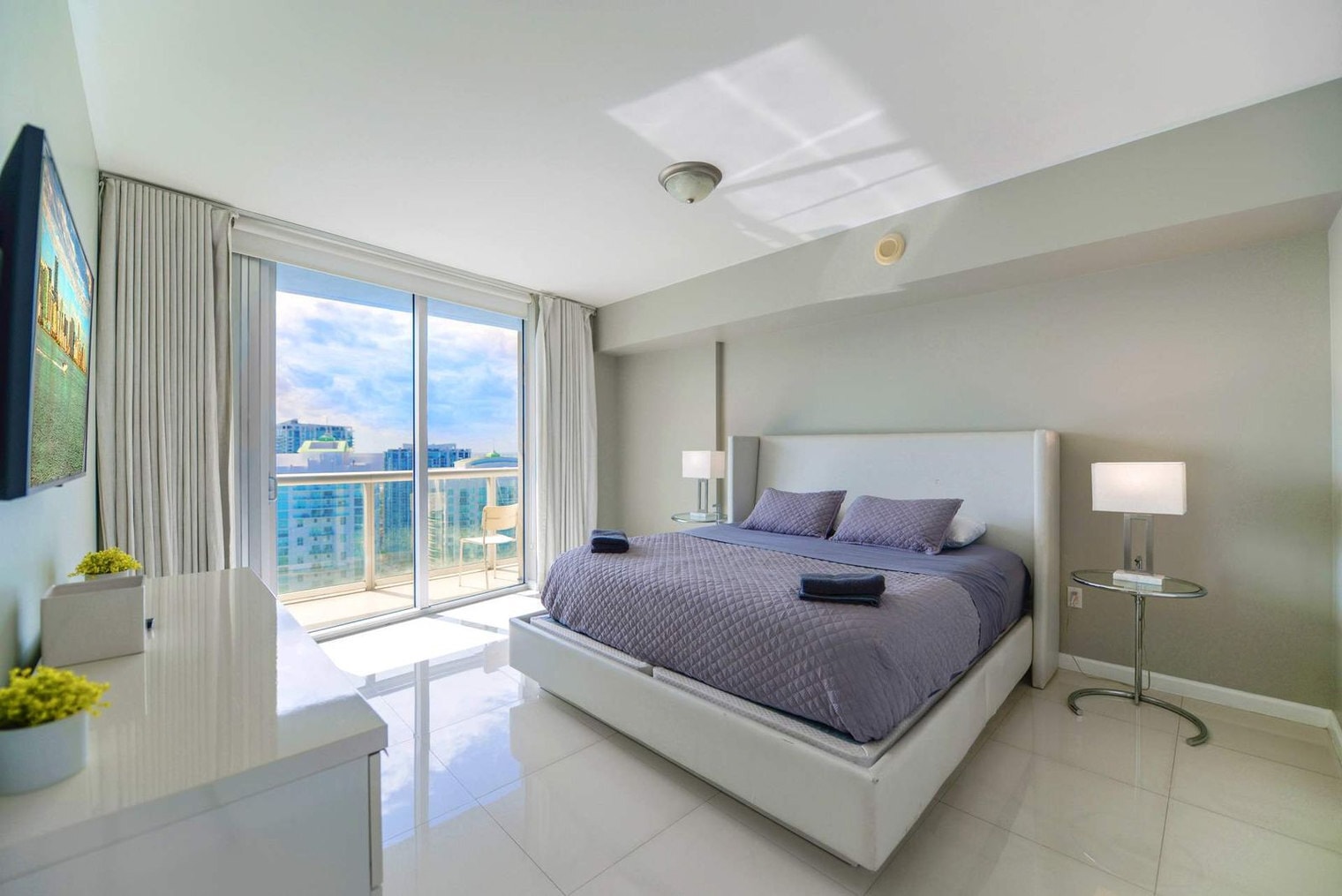 Building Photo - 485 Brickell Ave