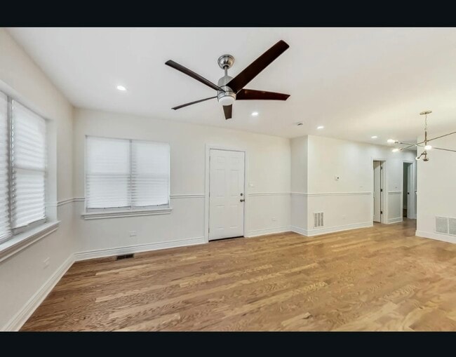 Building Photo - 5307 S Marshfield Ave