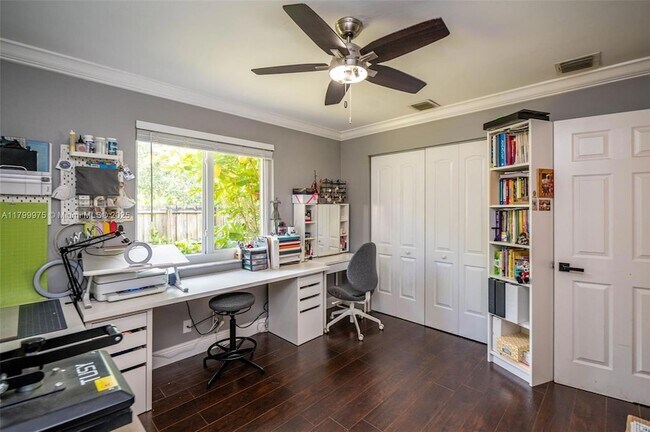 Building Photo - 1620 SW 33rd Ave