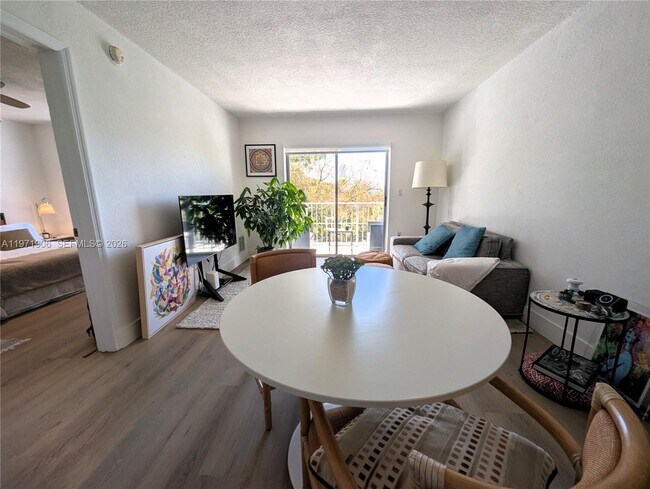 Building Photo - 445 SW 11th St