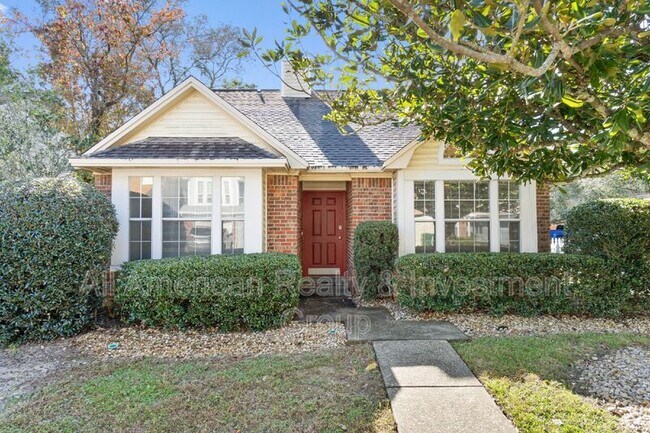 Primary Photo - 110 Parkwood Dr