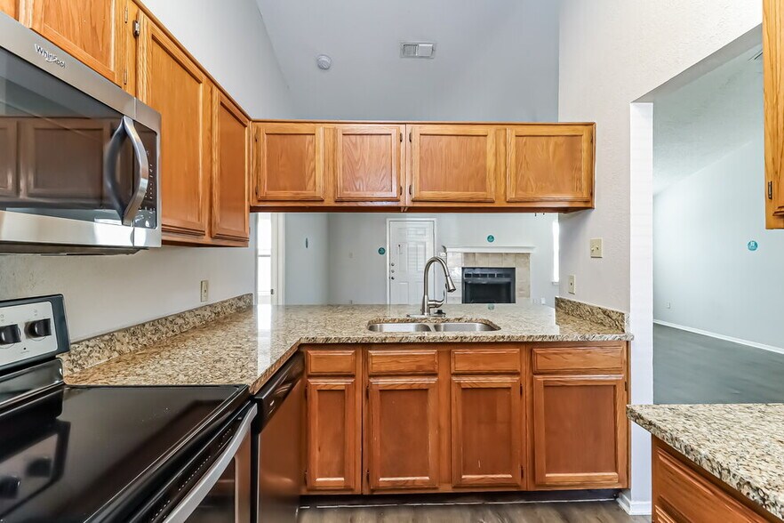 Building Photo - 2917 Highlawn Terrace