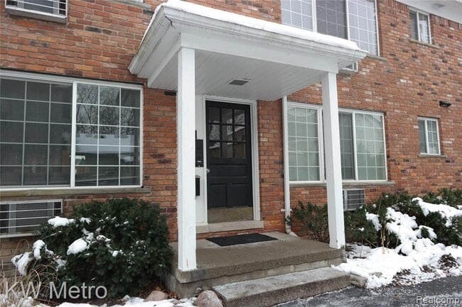 Primary Photo - 630 Ann St