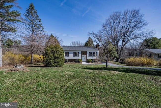 Building Photo - 2402 Raintree Ave