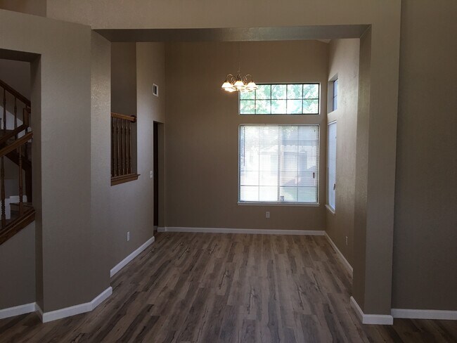 Building Photo - Large two story near the mall!