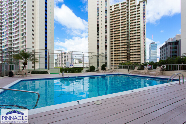 Building Photo - 469 Ena Rd