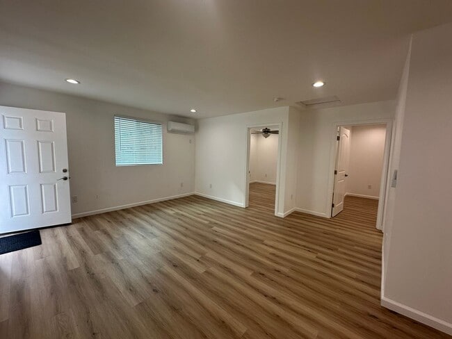 Building Photo - 14529 Hartland St