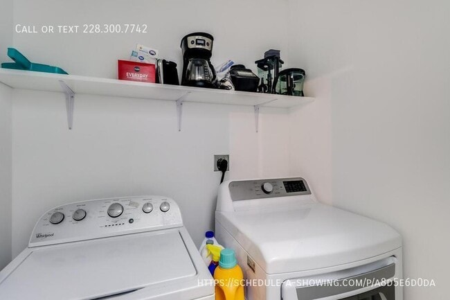 Building Photo - 419 E 2nd St