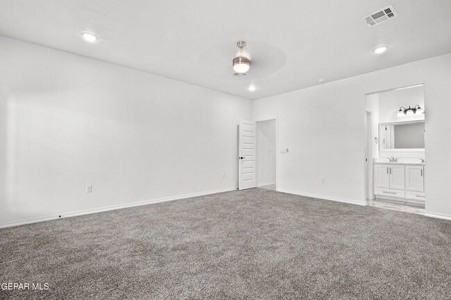 Building Photo - 6315 Escondido Dr