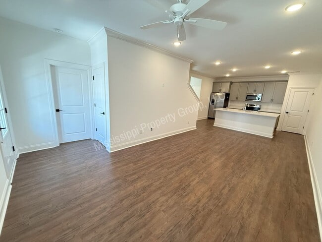 Building Photo - 3BR/3.5BA South Grove For Rent