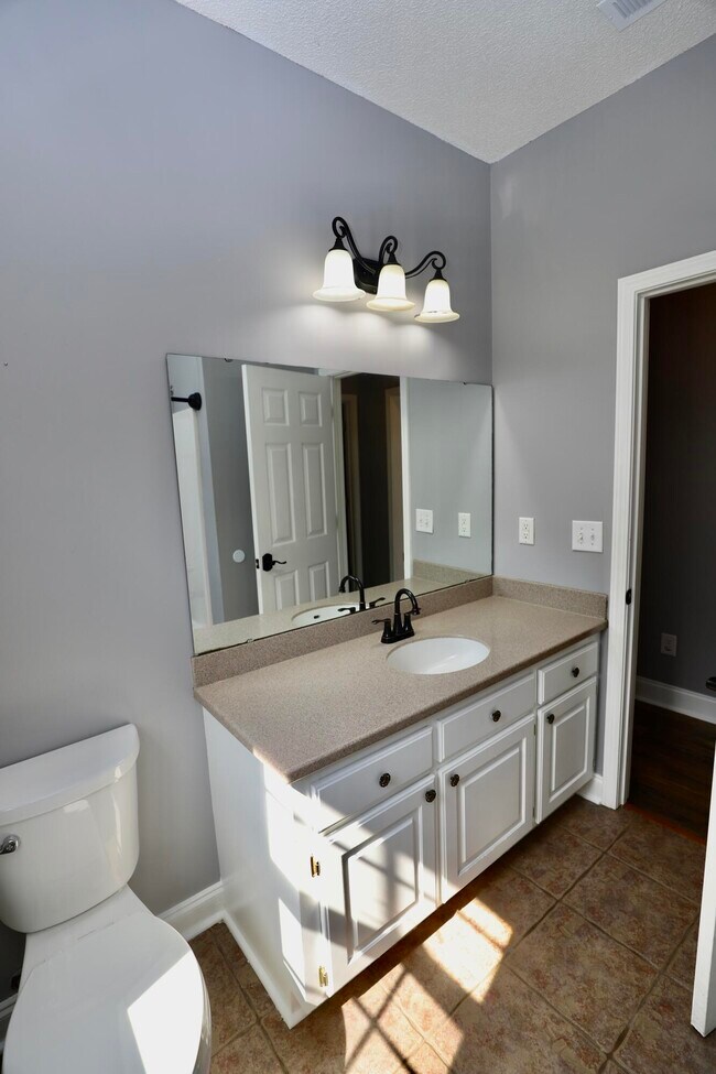 Building Photo - 1855 Beachforest Way