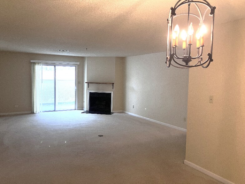 Building Photo - 815 Ridgefield Dr