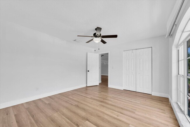 Building Photo - 1611 3rd Ave W