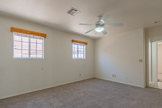 Building Photo - "Well Maintained 2-Bedroom, 2 Bathroom hom...