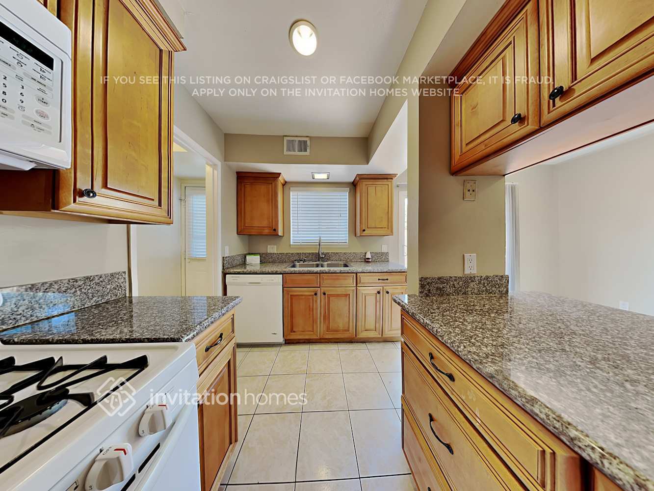 Building Photo - 1974 Glenoaks Ave