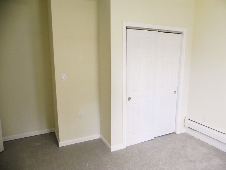 Building Photo - 25 Cove Ave