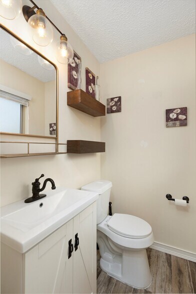 Building Photo - 31810 Briar Ln