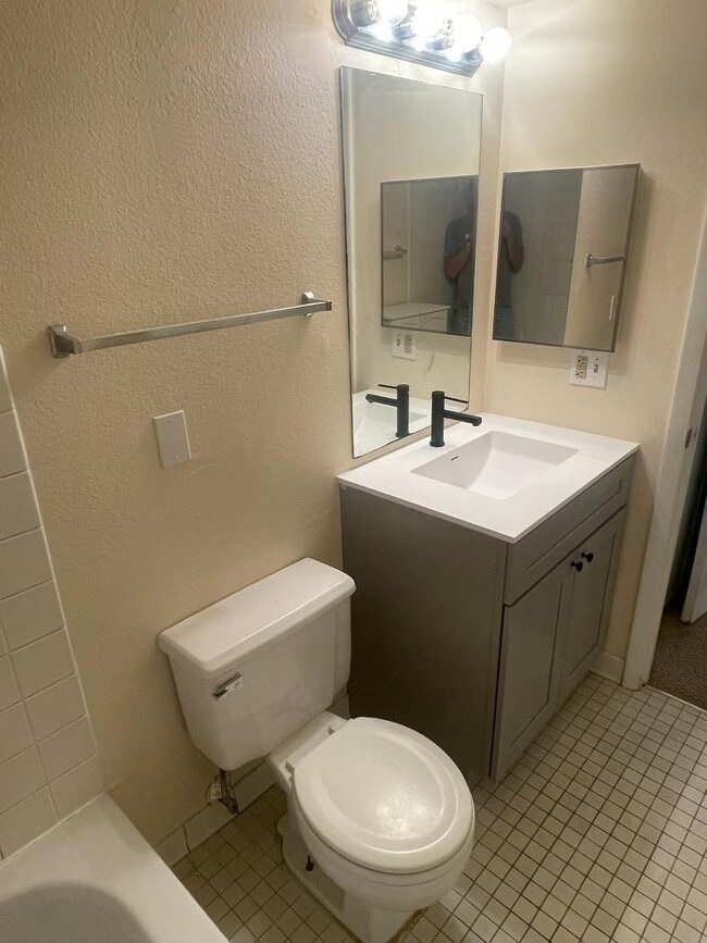 Building Photo - 3930 S Roosevelt Blvd