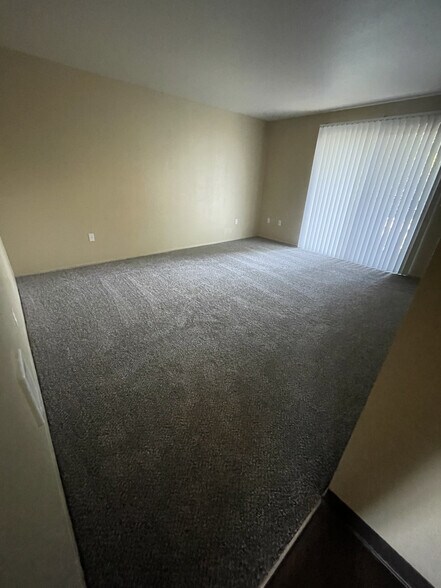 Building Photo - Oakbrook Inn