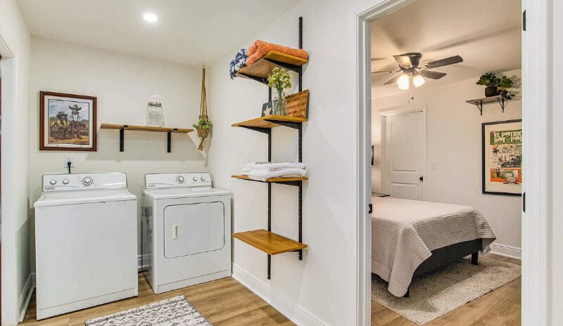 Building Photo - 814 W Gonzalez St