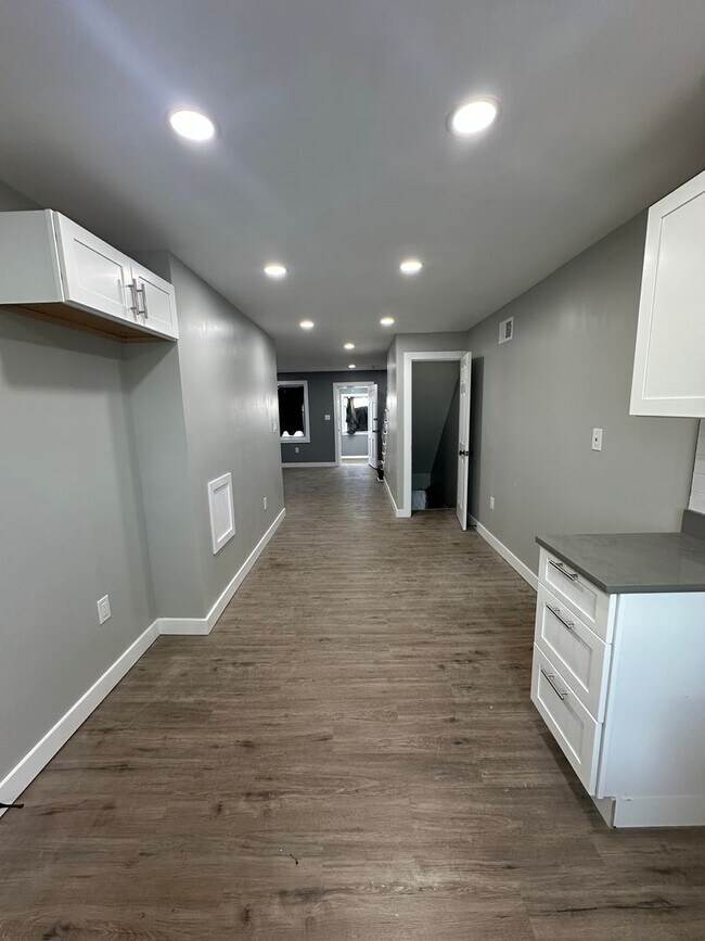 Building Photo - Newly renovated 3 bed/1 bath