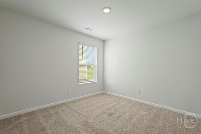 Building Photo - 231 Skylark Rd