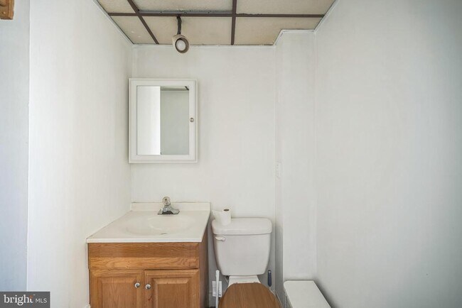 Building Photo - 1234 Mulberry St