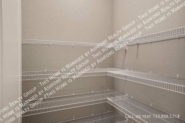 Building Photo - 7215 Rim Bluff Ln
