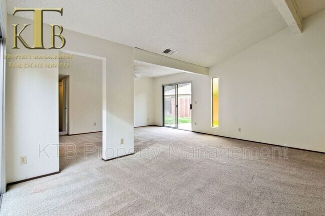 Building Photo - 4751 Knapp Way