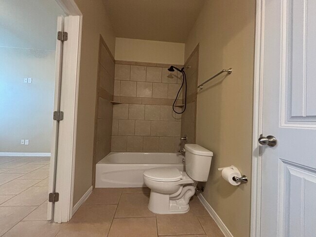 Building Photo - 4510 Cambridge Dr