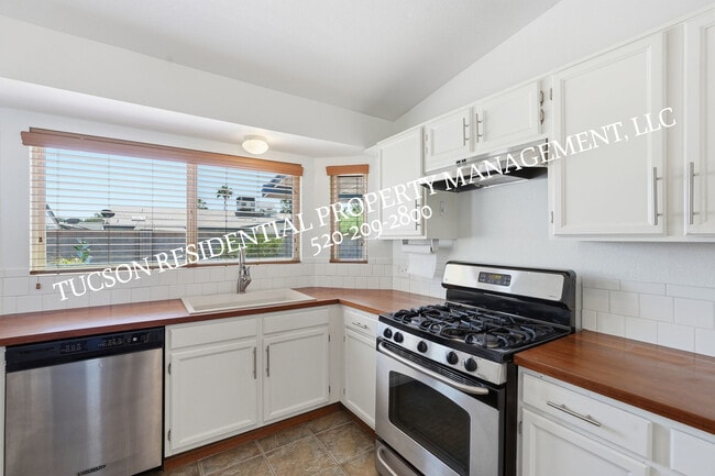 Building Photo - 2531 W Glenbrook Way