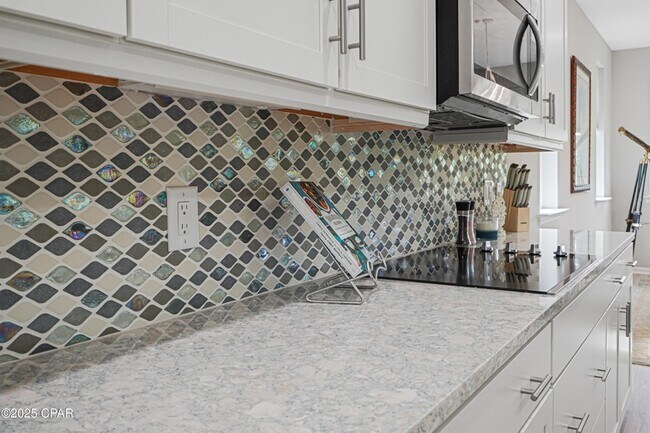 Building Photo - 9431 Paradise Dr