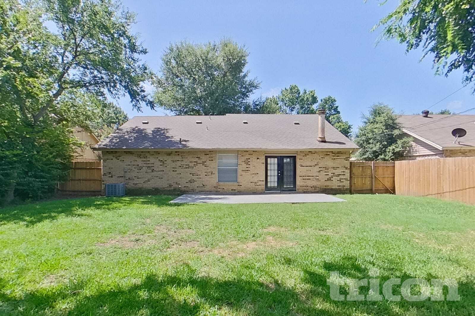 Building Photo - 2507 Arapaho Dr
