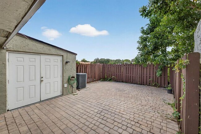 Building Photo - 7506 NW 75th St