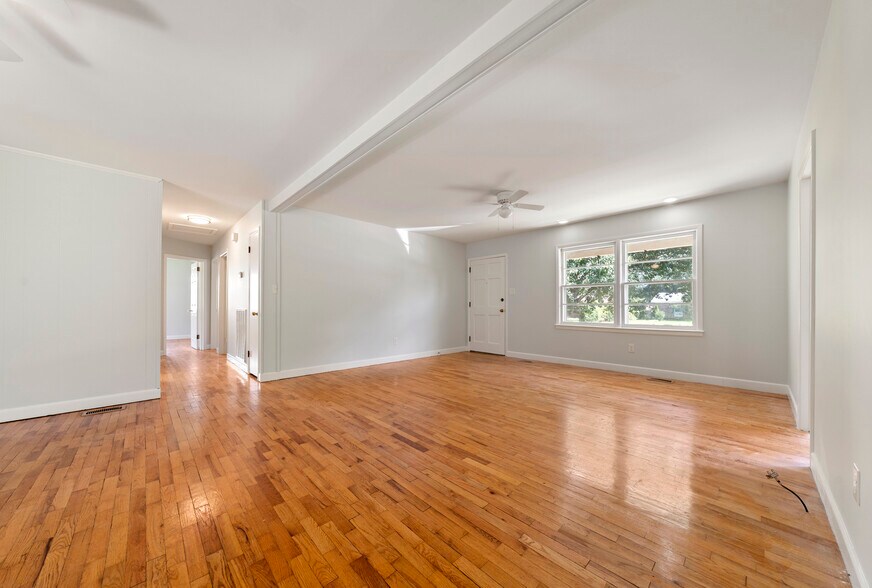 Living Room - 513 Mohican Trl