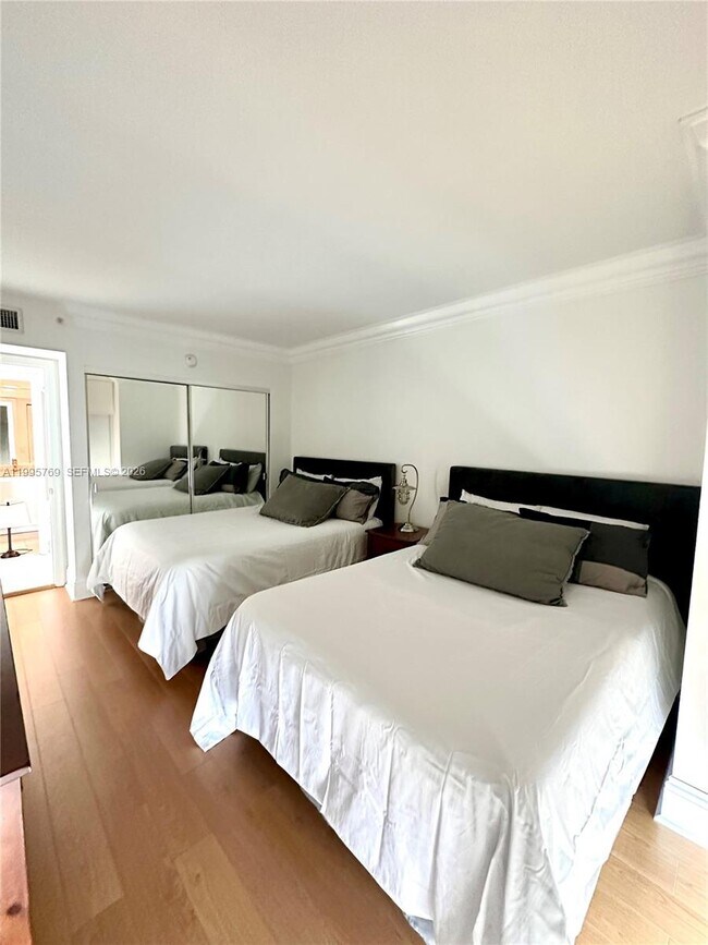 Building Photo - 16500 Collins Ave