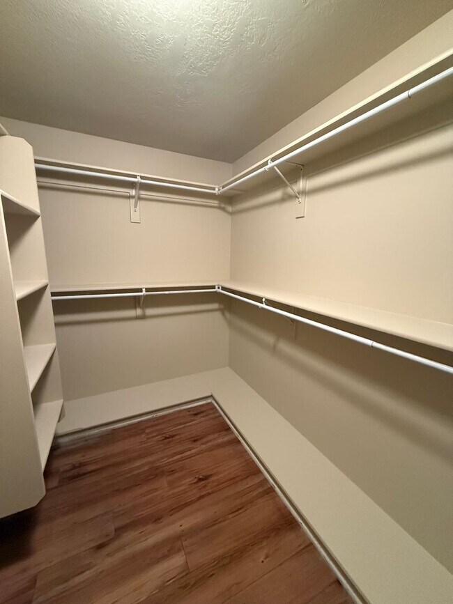 Building Photo - Beautiful patio home with 2 car garage, central air, fenced yard and covered patio