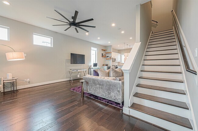 Building Photo - 712 Clark St