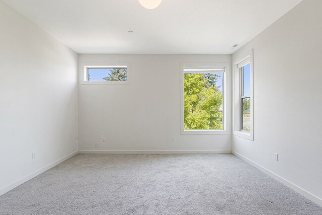 Building Photo - 4 bed, 4 bath Multi-Level Home in Pringle ...