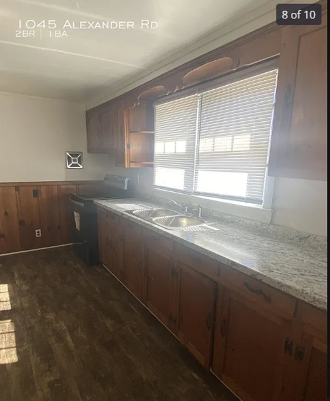 Building Photo - 1045 Alexander Rd