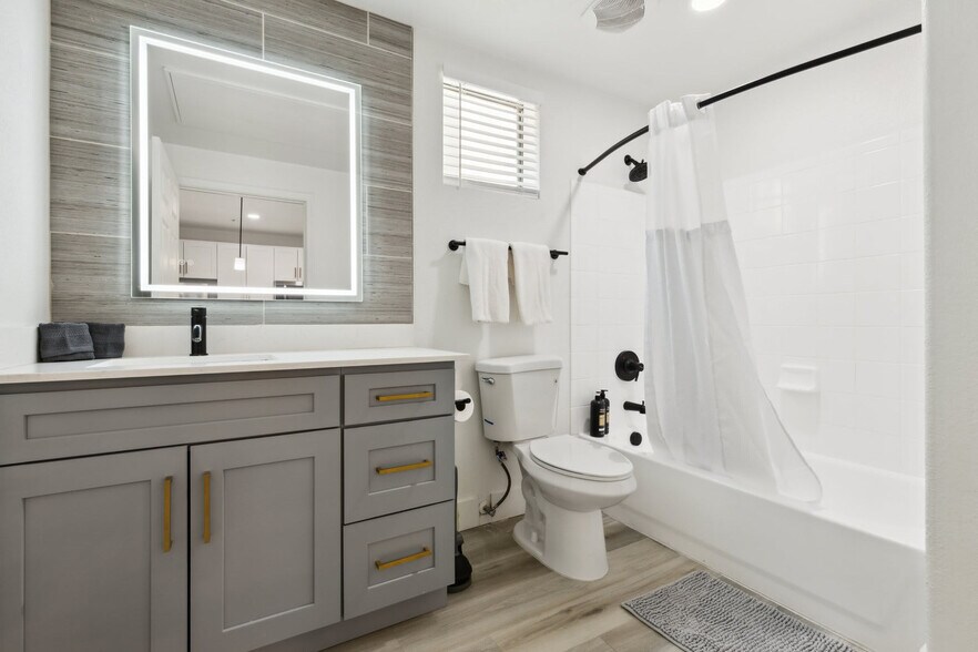 Building Photo - 6610 N 93rd Ave