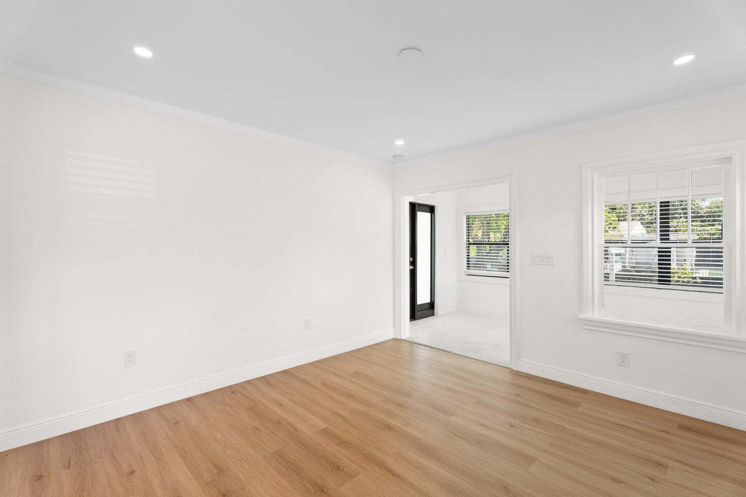 Building Photo - 517 55th St