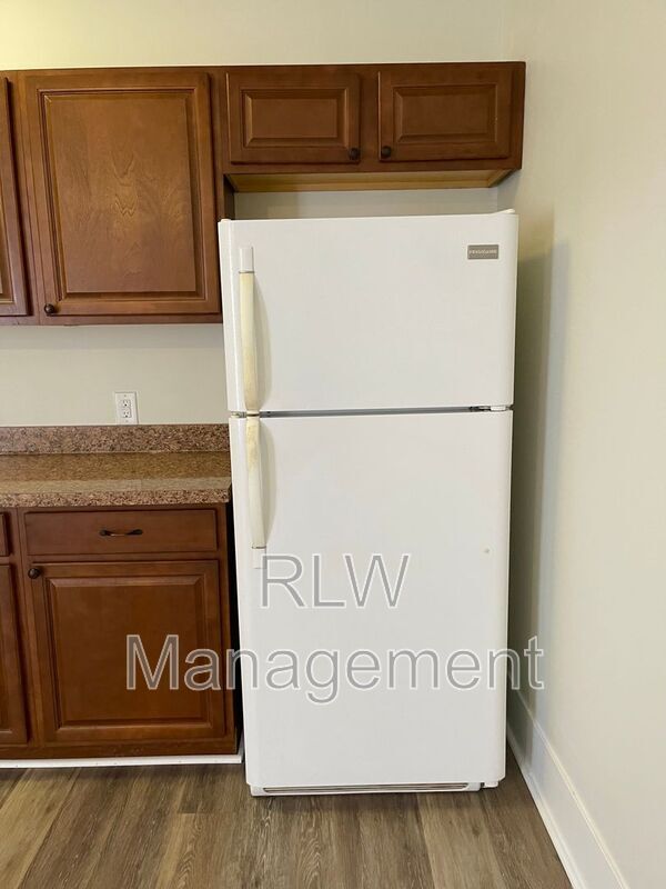 Building Photo - 11 N Central Ave