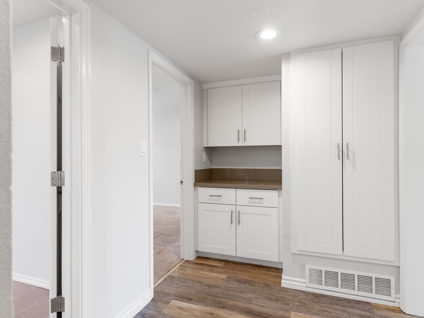 Building Photo - 1340 W Parade St