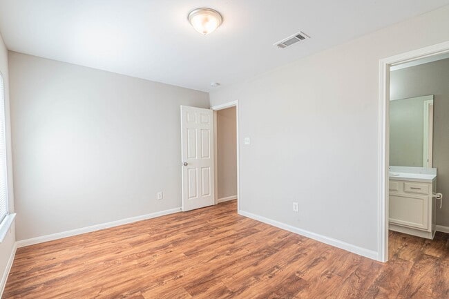 Building Photo - 10061 Sharpton Dr