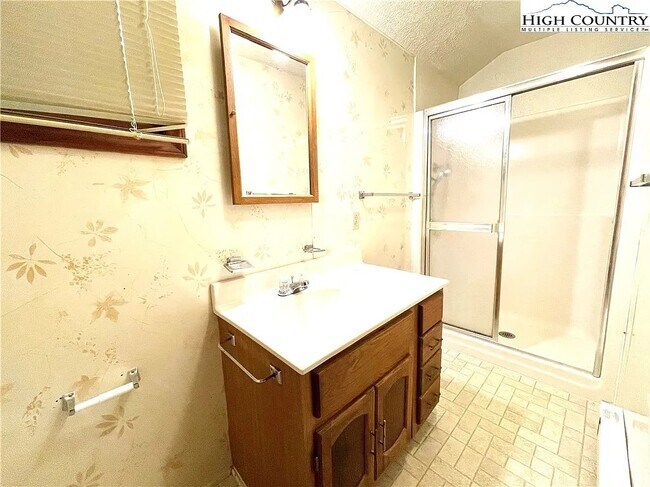 Building Photo - 252 Trillium Rd