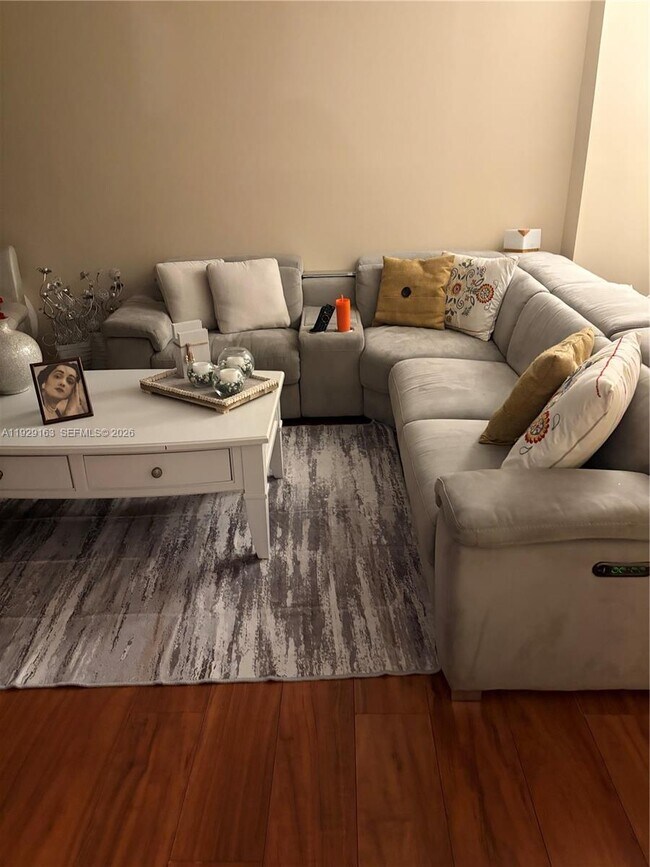 Building Photo - 3401 N Country Club Dr